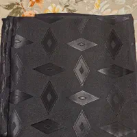 چادر سیاه طرح دار