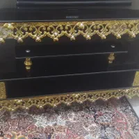 زیر تلویزیون برنجی
