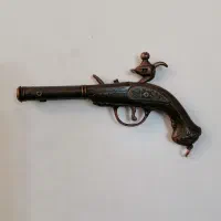 فندک و تعدادی عتیقه