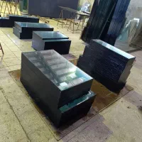 کارگر در سفیدار رباط کریم کارخانه شیشه دوجداره