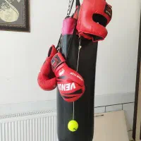 دستکش بوکس و کیسه بوکس