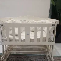 تخت نوزاد کنار مادر|تخت و سرویس خواب|ری, فیروزآبادی|دیوار