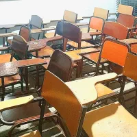 نیمکت(صندلی)تک نفره