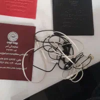 دو عدد هنزفری و دو عدد جا مدارک نو