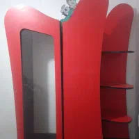 کمد بچه دو کشو بزرگ داره و دو کشو کوچک