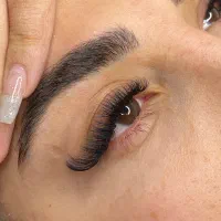 آموزش و خدمات اکستنشن مژه