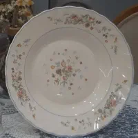 ۶ عدد خورشت خوری و یک دست فنجان نعلبکی ویکتوریا