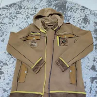 تعدادی کاپشن کار|لباس|قم, قلعه کامکار|دیوار