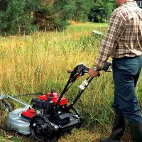 ارائه خدمات علف زنی با دستگاه