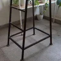 چهارپایه آهنی قد ۹۲ سانت