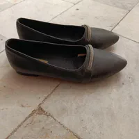 چند جفت کفش زنانه