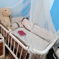 تخت نوزادی|تخت و صندلی بچه|ساری, |دیوار