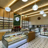 فروشنده فروشگاه لبنیات