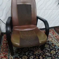 یک عدد صندلی اداری