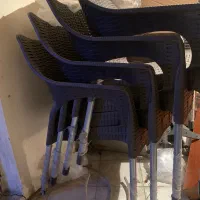 میز بدون پایه . قفسه اکسستوری. صندلی پلاستیکی ناصر