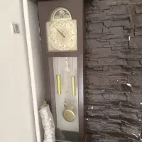 ساعت ایستاده تمیز و مرتب