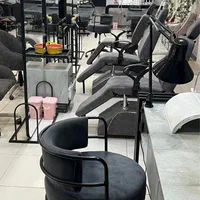 شاگرد سالن زیبایی زنانه