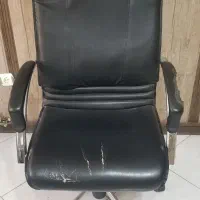 میز منشی و صندلی گردان و صندلی چوبی اداری