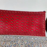 یک جفت پشتی دستبافت و یک جفت پشتی ماشینی