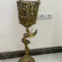 سطل و جادستمال کاغذی کنار سالنی