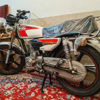 متورسیکلت ۲۰۰ سنین