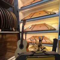 فروشگاه ساز و لوازم موسیقی ویولن سفید