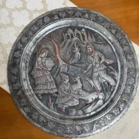 سینی فلزی بسیار ظریف قلم‌زنی شده دست‌ساز