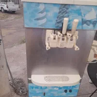 یک دستگاه بستنی قیفی نیک نام