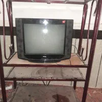 میز با تلویزیون تمیز