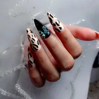 کاشت ناخن وپیرسینگ تخصصی+آموزش بامدرک وتخفیف ویژه