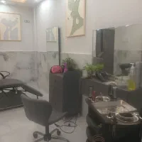 اجاره میز ناخن و اجاره تخت جهت  میکرو و مژه و پوست|خدمات آرایشگری و زیبایی|رشت, انصاری|دیوار
