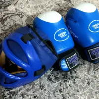 دستکش و کلاه رزمی