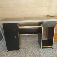 میز تحریر وکامپیوتر