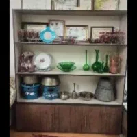 کمد وسایل تزئینی یا کتابخانه