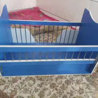 تخت نوزاد .دراور.ویترین با کشو زیریش