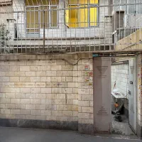 ۹۰ متر کلنگی بر ۶ /سه طبقه بنا/ طوس ایرانخواه