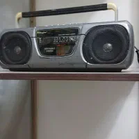 یک دستگاه ضبط کاست خور خانگی