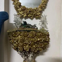 آیینه و میز و شمعدان