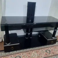میز تی وی و گلیم راه پله