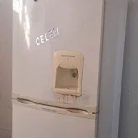 یک عدد یخچال فریزر مارک سِلِن