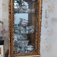 بوفه طلایی چوب راش کنده کاری شده و استند گل