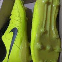 کفش ورزشی فوتبال|تجهیزات ورزشی|برازجان, |دیوار