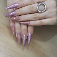 کاشت و ترمیم ناخن فقط هزینه مواد