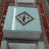 نیم ست طوسی با شیشه روی میز