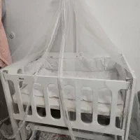 تخت کنار مادر گهواره تمیز