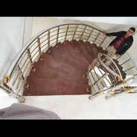 طراحی و ساخت نرده لوکس استیل و چوب