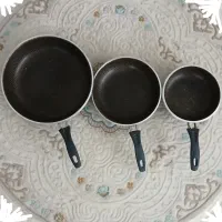 ماهیتابه لانه زنبوری دسته دار