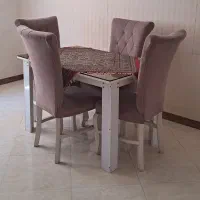 میز ناهارخوری ۴نفره جنسش عالیه رنگ صورتی ارغوانی|میز و صندلی غذاخوری|تهران, هفده شهریور|دیوار