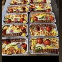 کارگر ساده . پیک موتوری جهت تهیه غذا