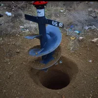 چاله کن  چاله درخت و نهال و کندن و ستون گلخانه|خدمات باغبانی و درختکاری|کنگاور, |دیوار